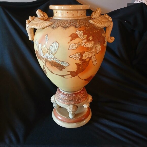 Satsuma pottery vase - Picture 1 of 4